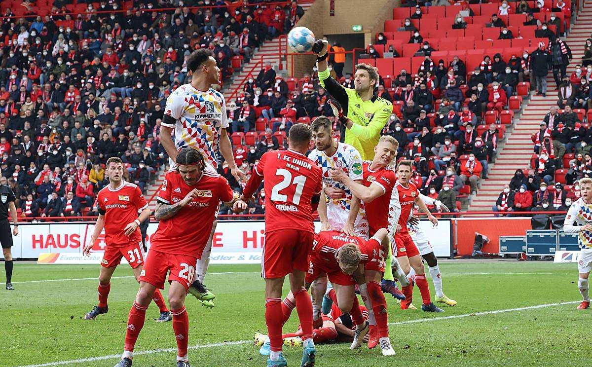 包含霍芬海姆客场较量获得惊险胜利的词条