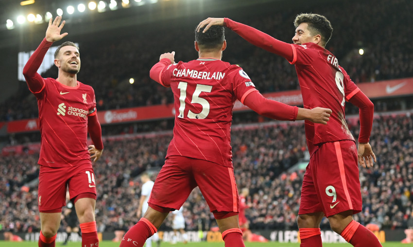 关于利物浦客场大败南安普顿，英超榜首位置不稳的信息