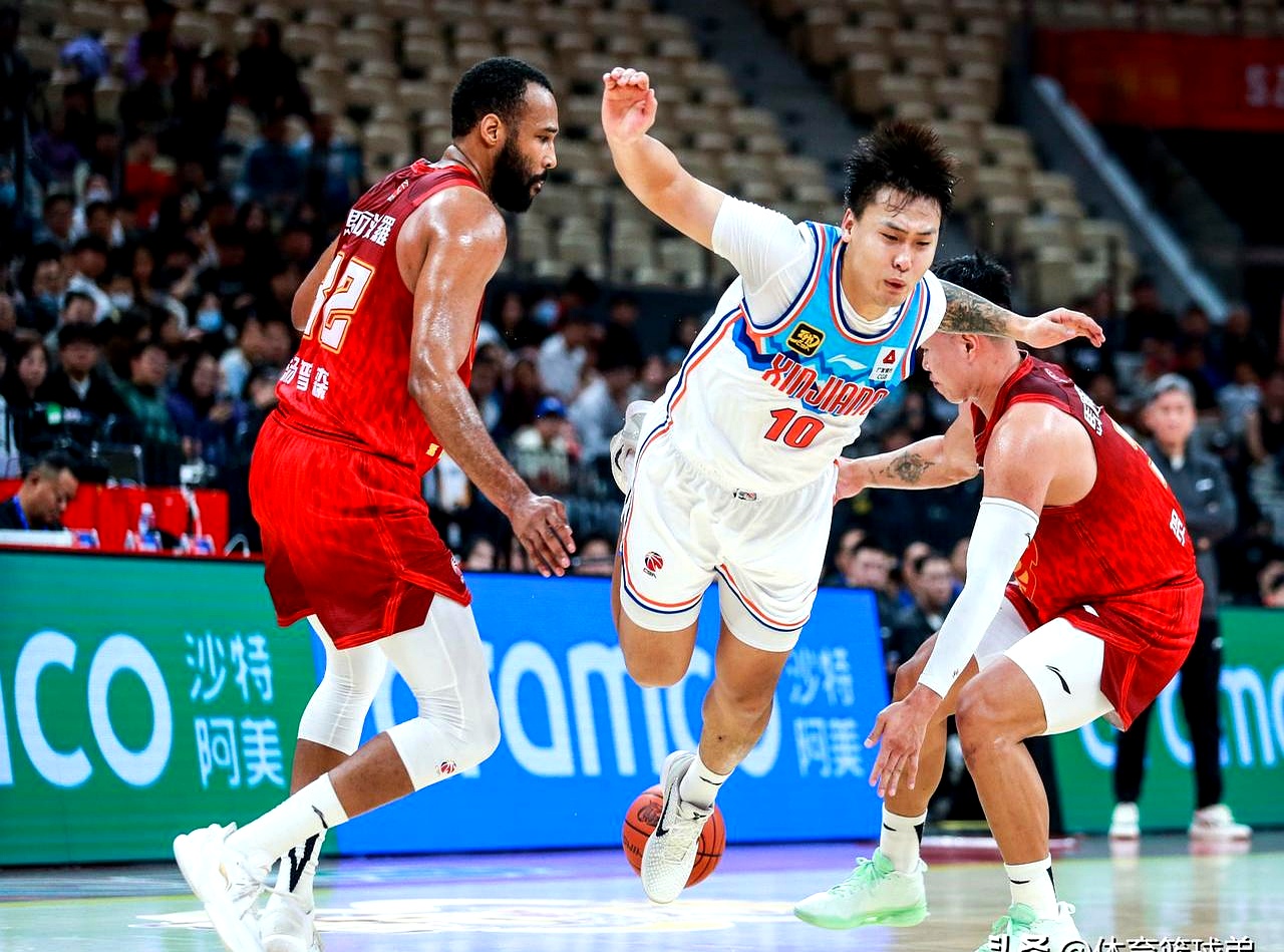 星空体育教练-关键一球让球队险胜对手，晋级下一阶段的简单介绍