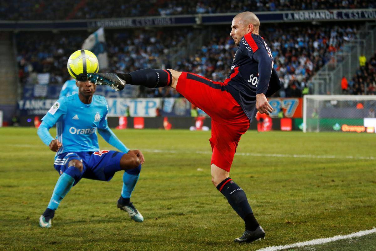 卡昂球队主场获胜，稳定积分